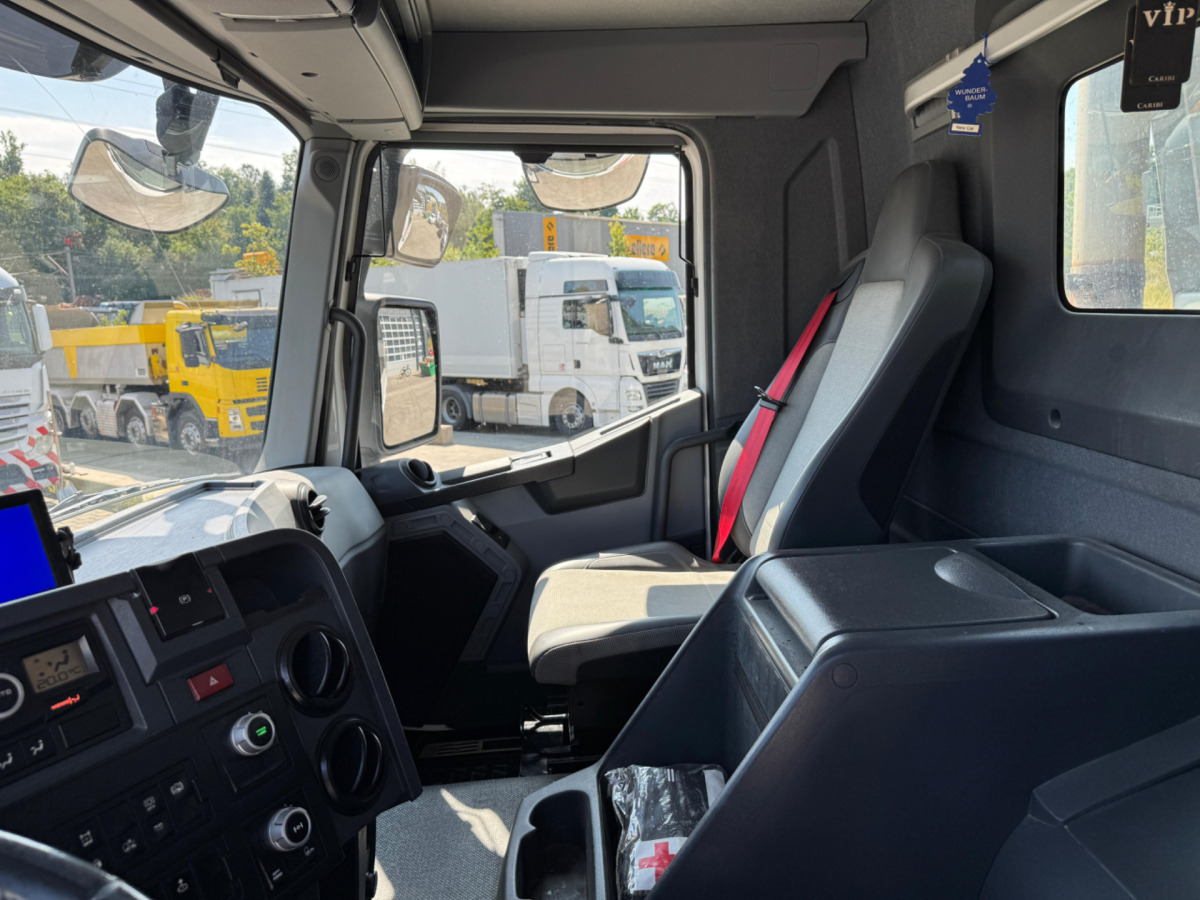Billenőplatós teherautó RENAULT C520 10x4 Kipper: 19 kép.