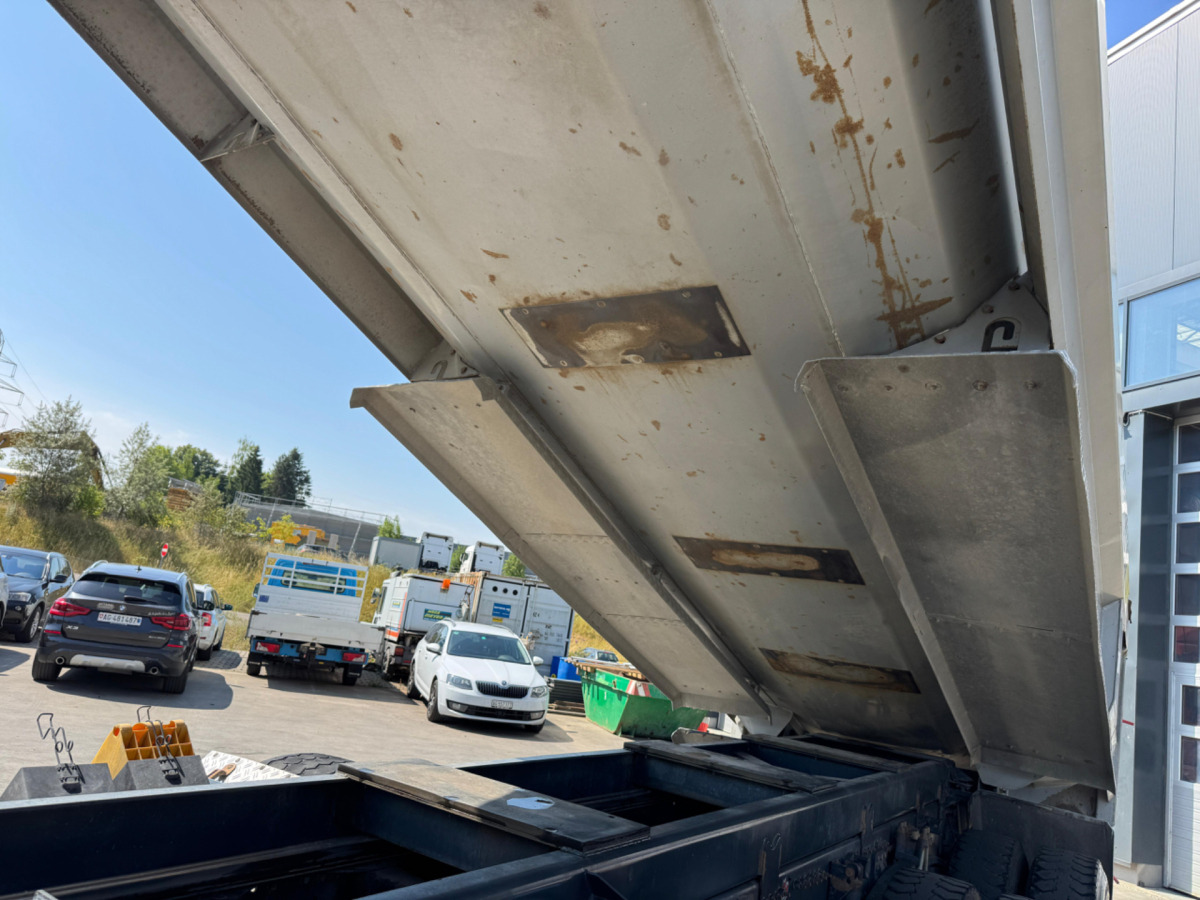Billenőplatós teherautó RENAULT C520 10x4 Kipper: 11 kép.