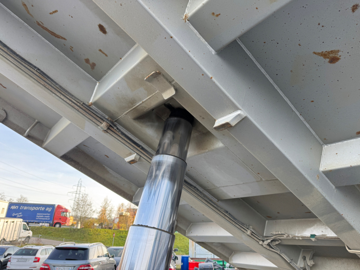 SCANIA G490 10x4 2S Moser - Billenőplatós teherautó: 3 kép. SCANIA G490 10x4 2S Moser - Billenőplatós teherautó: 3 kép.