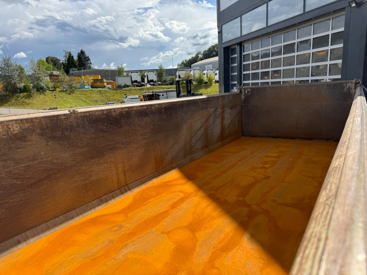 SCANIA G490 10x4 Moser 2S - Billenőplatós teherautó: 4 kép. SCANIA G490 10x4 Moser 2S - Billenőplatós teherautó: 4 kép.