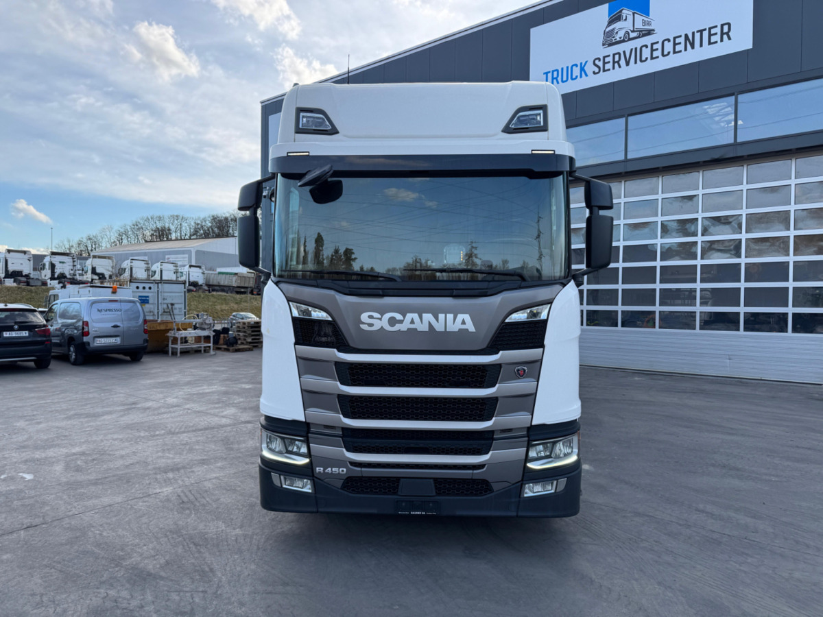SCANIA R450 4x2 Isotherm - Dobozos felépítményű teherautó: 2 kép. SCANIA R450 4x2 Isotherm - Dobozos felépítményű teherautó: 2 kép.