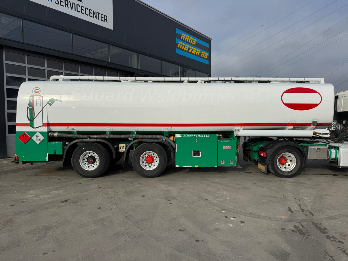 SCHWARZMÜLLER Tank 32'770L 3 Kammern - Tartályos félpótkocsi: 3 kép. SCHWARZMÜLLER Tank 32'770L 3 Kammern - Tartályos félpótkocsi: 3 kép.