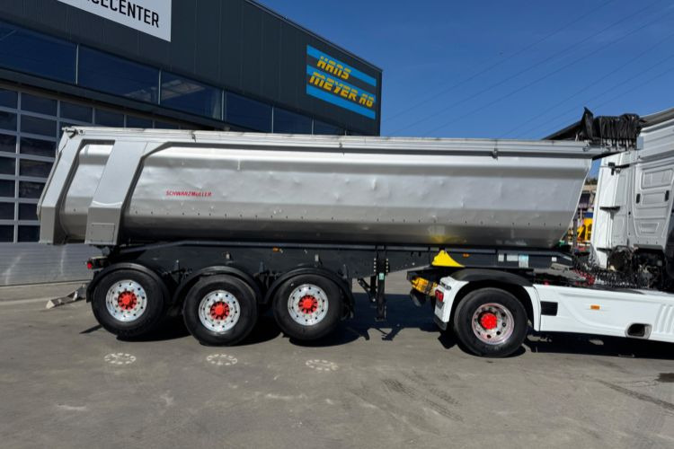 Schwarzmüller SPA 3/E mit 2 Liftachsen - Félpótkocsi billenőplatós: 4 kép. Schwarzmüller SPA 3/E mit 2 Liftachsen - Félpótkocsi billenőplatós: 4 kép.