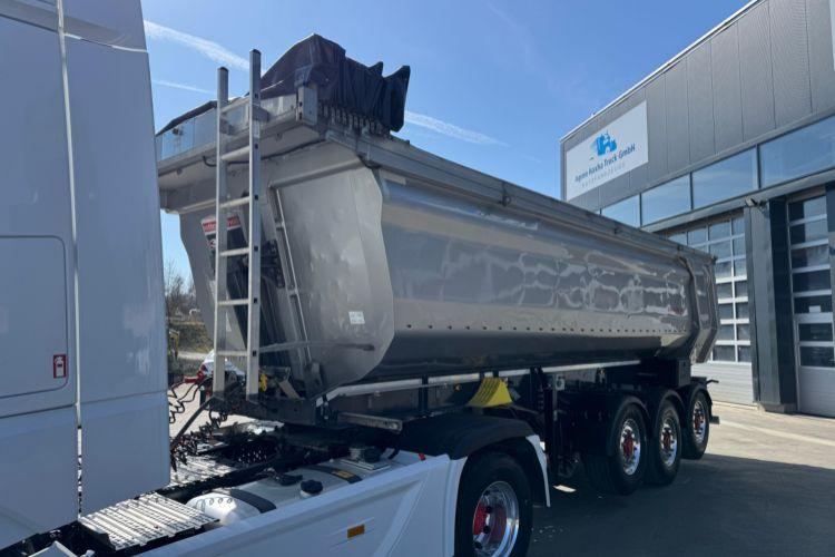 Schwarzmüller SPA 3/E mit 2 Liftachsen - Félpótkocsi billenőplatós: 1 kép. Schwarzmüller SPA 3/E mit 2 Liftachsen - Félpótkocsi billenőplatós: 1 kép.