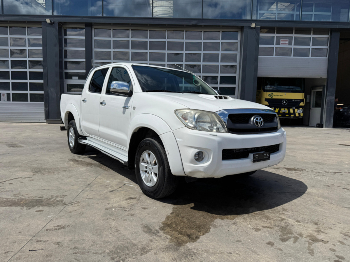 TOYOTA Hilux 3.0D 4WD - Pickup: 3 kép. TOYOTA Hilux 3.0D 4WD - Pickup: 3 kép.
