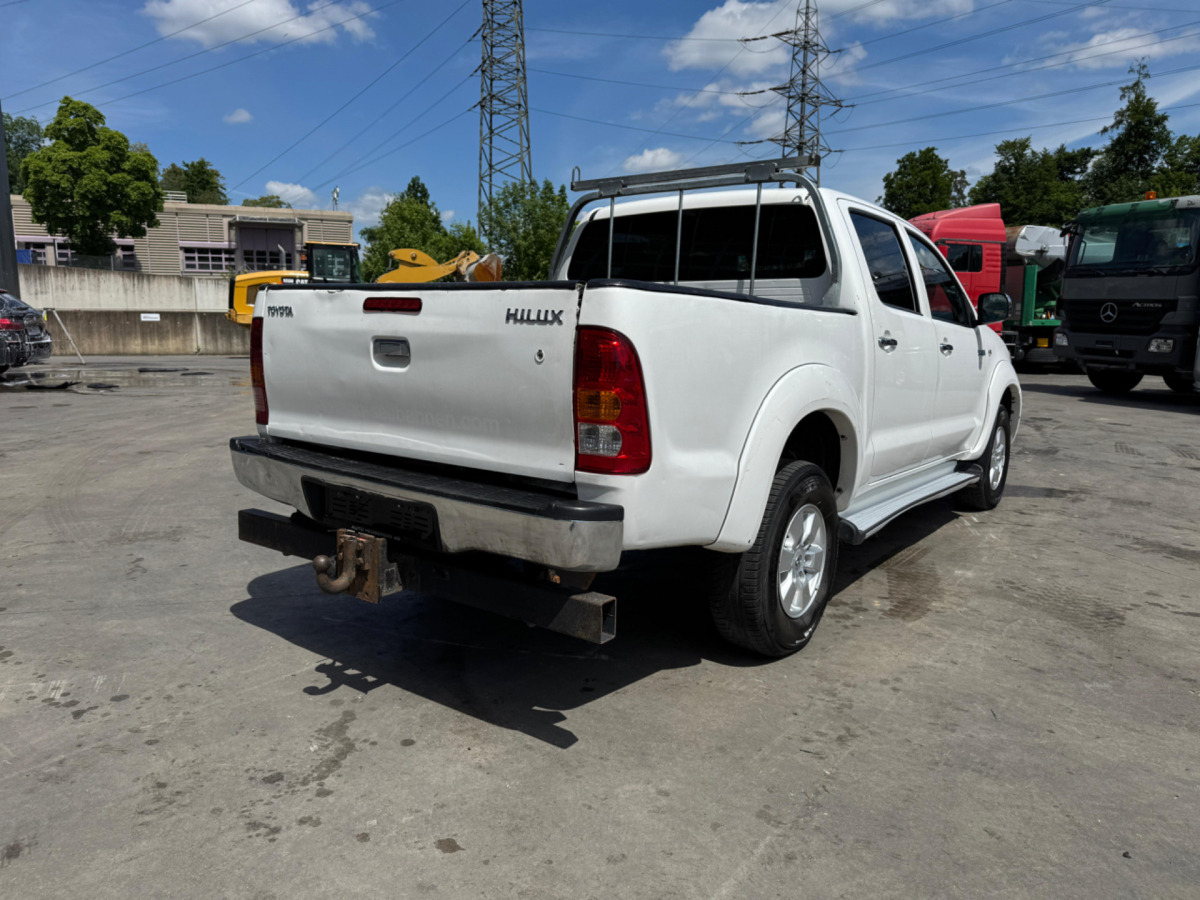 TOYOTA Hilux 3.0D 4WD - Pickup: 5 kép. TOYOTA Hilux 3.0D 4WD - Pickup: 5 kép.