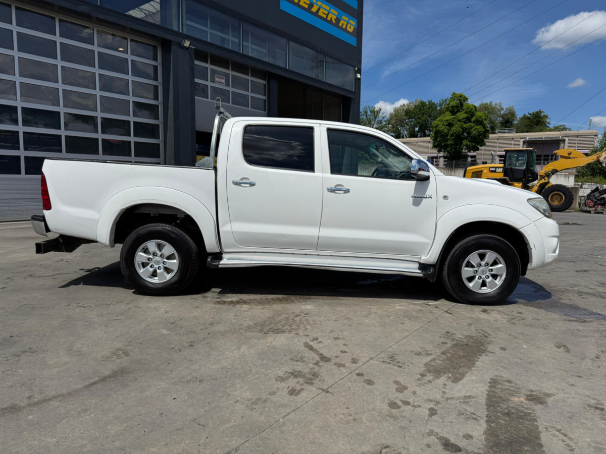 TOYOTA Hilux 3.0D 4WD - Pickup: 4 kép. TOYOTA Hilux 3.0D 4WD - Pickup: 4 kép.
