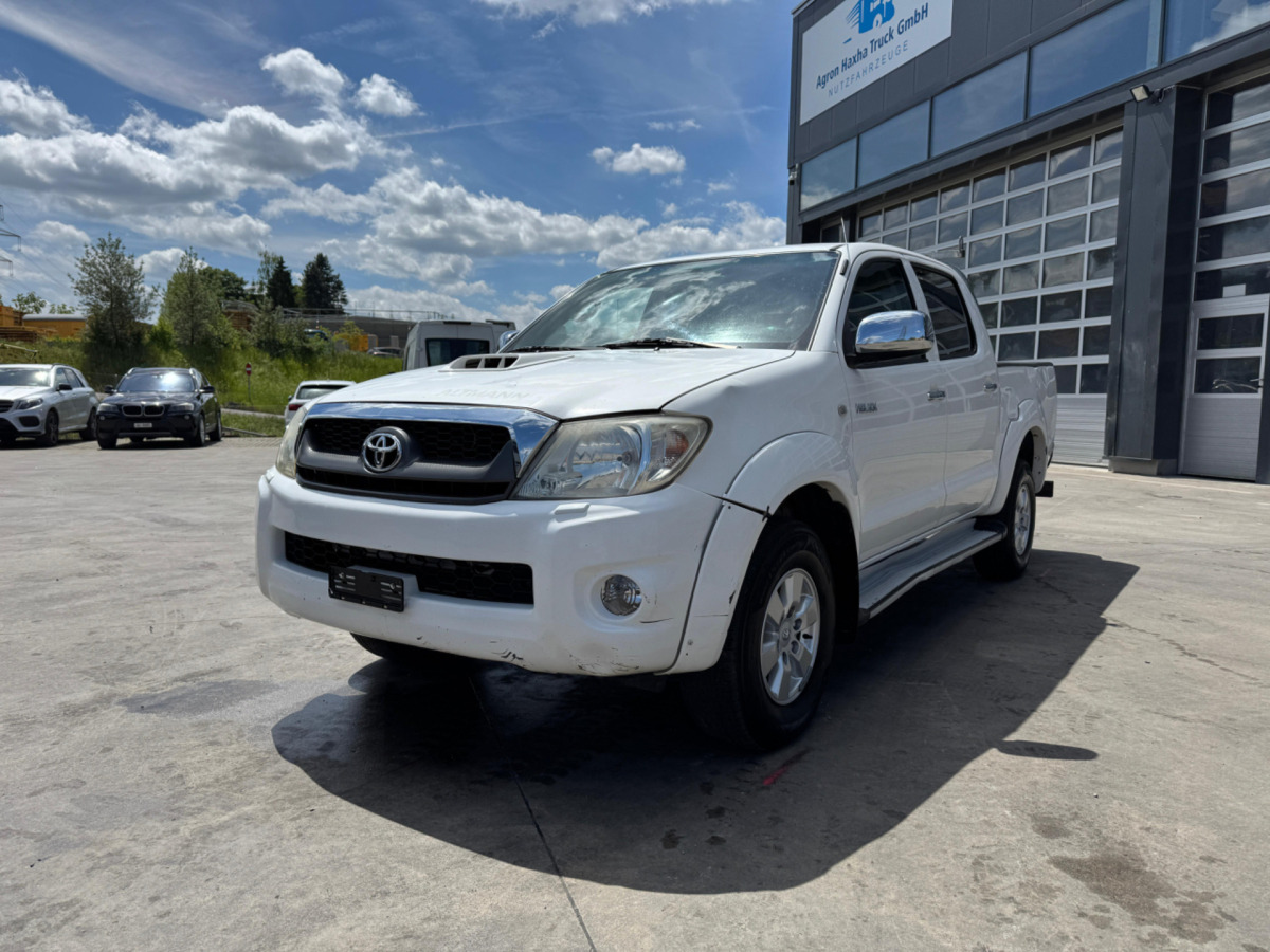 TOYOTA Hilux 3.0D 4WD - Pickup: 1 kép. TOYOTA Hilux 3.0D 4WD - Pickup: 1 kép.
