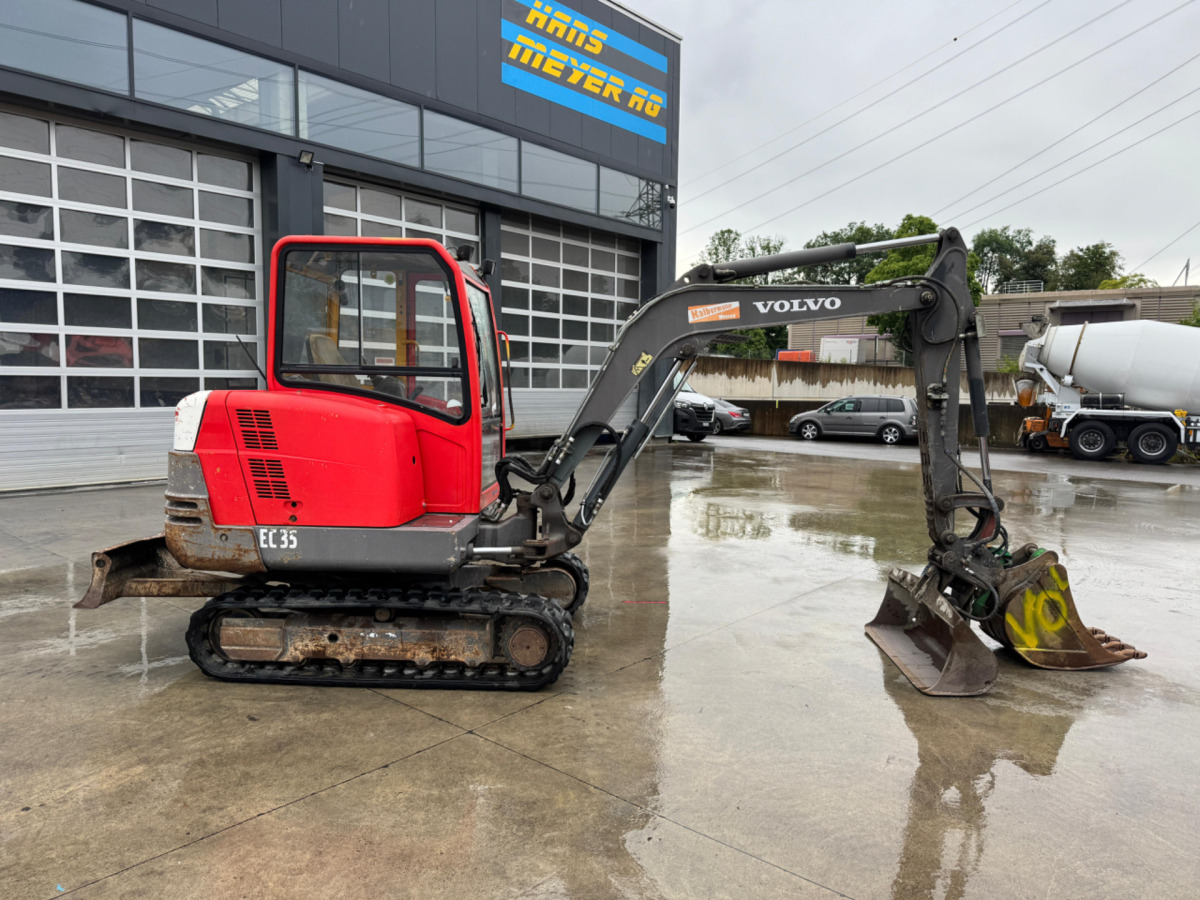 VOLVO EC35 - Lánctalpas kotró: 3 kép. VOLVO EC35 - Lánctalpas kotró: 3 kép.