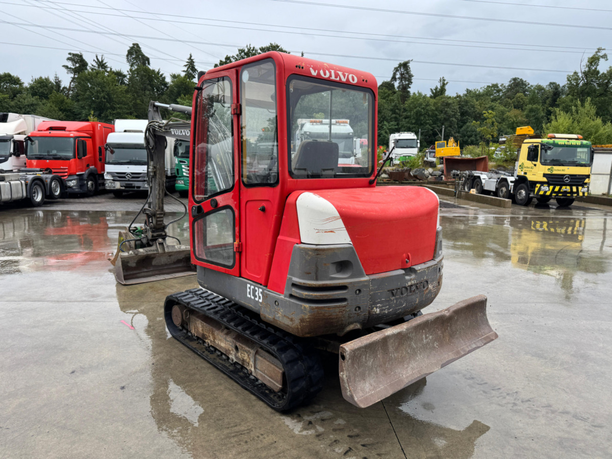 VOLVO EC35 - Lánctalpas kotró: 5 kép. VOLVO EC35 - Lánctalpas kotró: 5 kép.