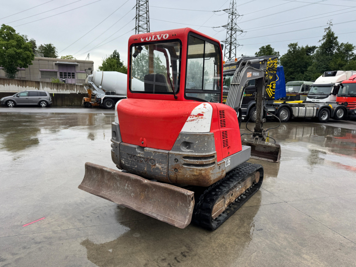 VOLVO EC35 - Lánctalpas kotró: 4 kép. VOLVO EC35 - Lánctalpas kotró: 4 kép.