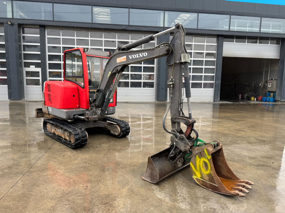VOLVO EC35 - Lánctalpas kotró: 2 kép. VOLVO EC35 - Lánctalpas kotró: 2 kép.