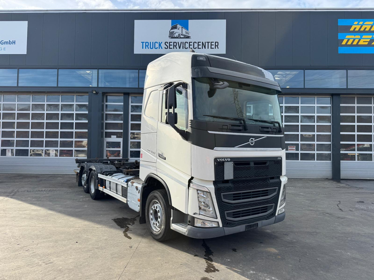 VOLVO FH-460 6x2 BDF - Cserefelépítményes teherautó: 3 kép. VOLVO FH-460 6x2 BDF - Cserefelépítményes teherautó: 3 kép.