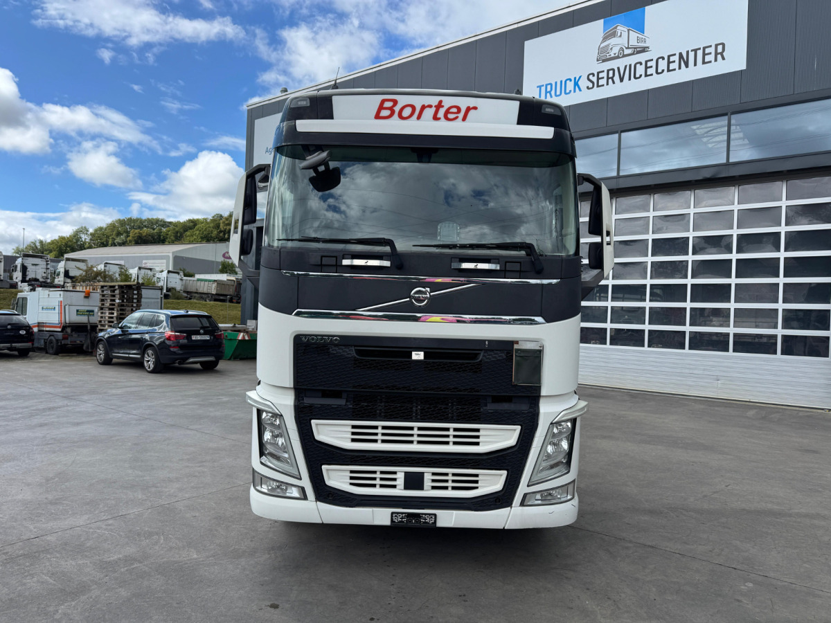VOLVO FH-460 6x2 LBW - Cserefelépítményes teherautó: 2 kép. VOLVO FH-460 6x2 LBW - Cserefelépítményes teherautó: 2 kép.