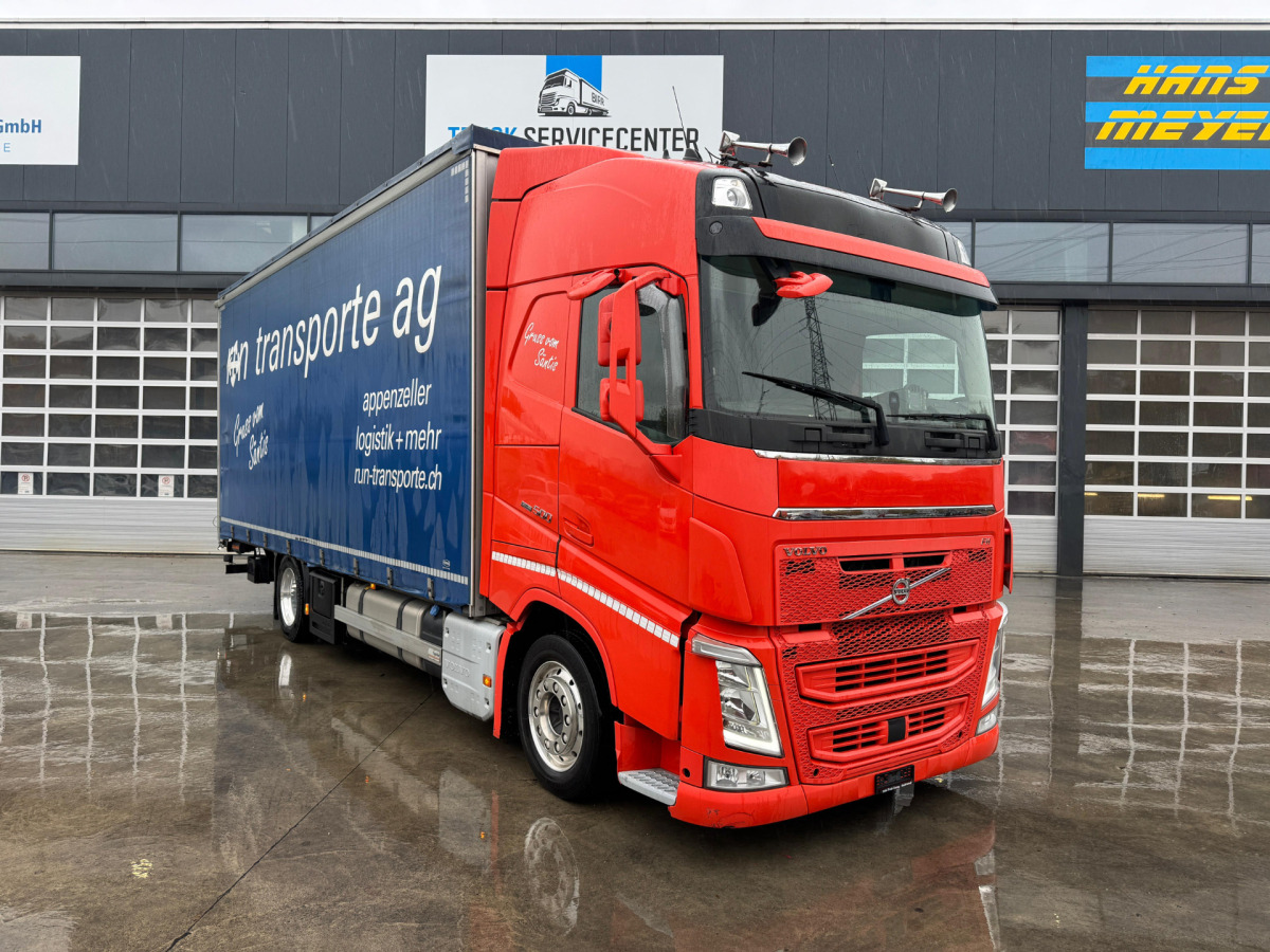 VOLVO FH-500 4x2 3-Meter Innenhöhe - Ponyvás teherautó: 3 kép. VOLVO FH-500 4x2 3-Meter Innenhöhe - Ponyvás teherautó: 3 kép.