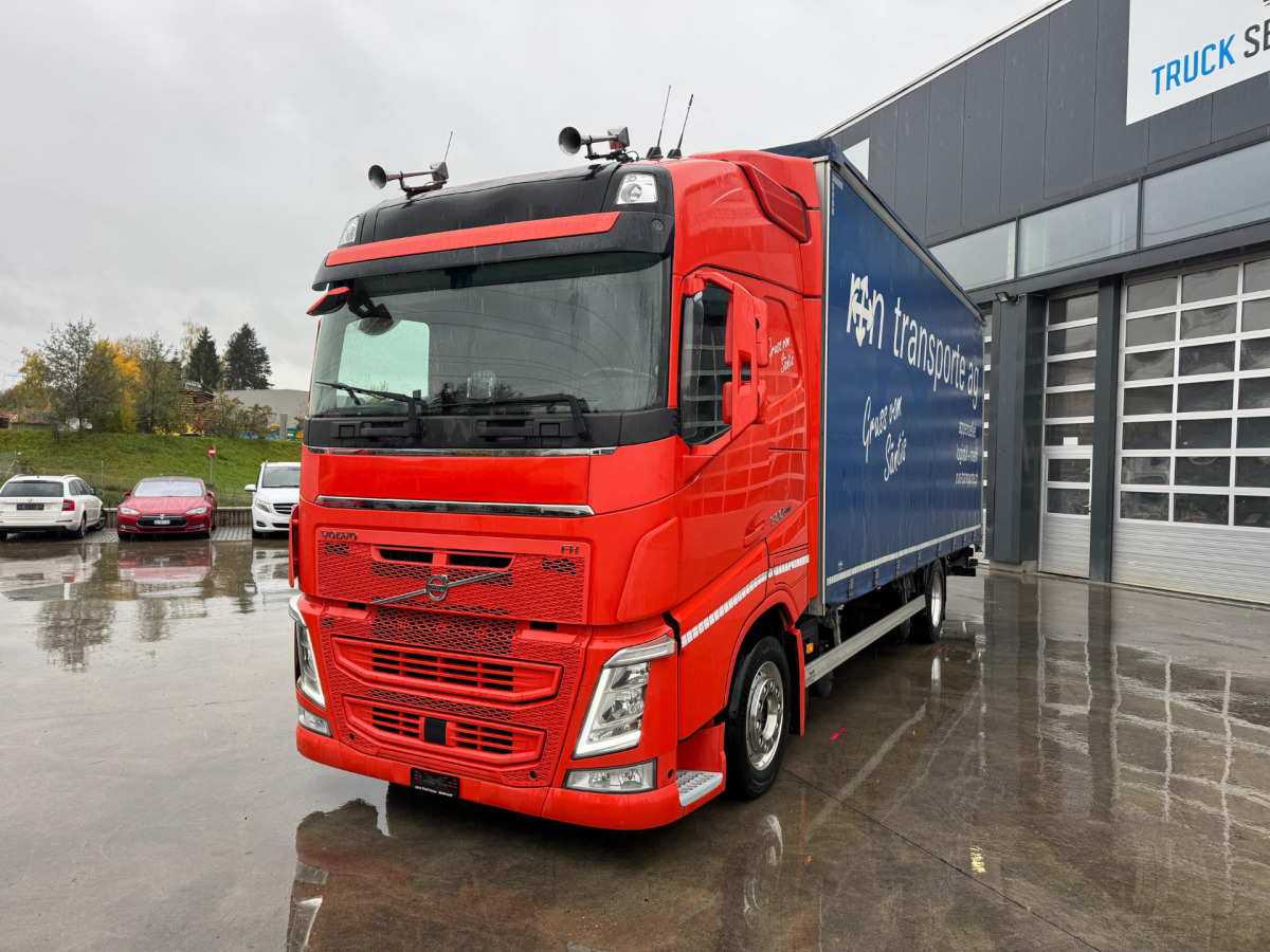 VOLVO FH-500 4x2 3-Meter Innenhöhe - Ponyvás teherautó: 1 kép. VOLVO FH-500 4x2 3-Meter Innenhöhe - Ponyvás teherautó: 1 kép.