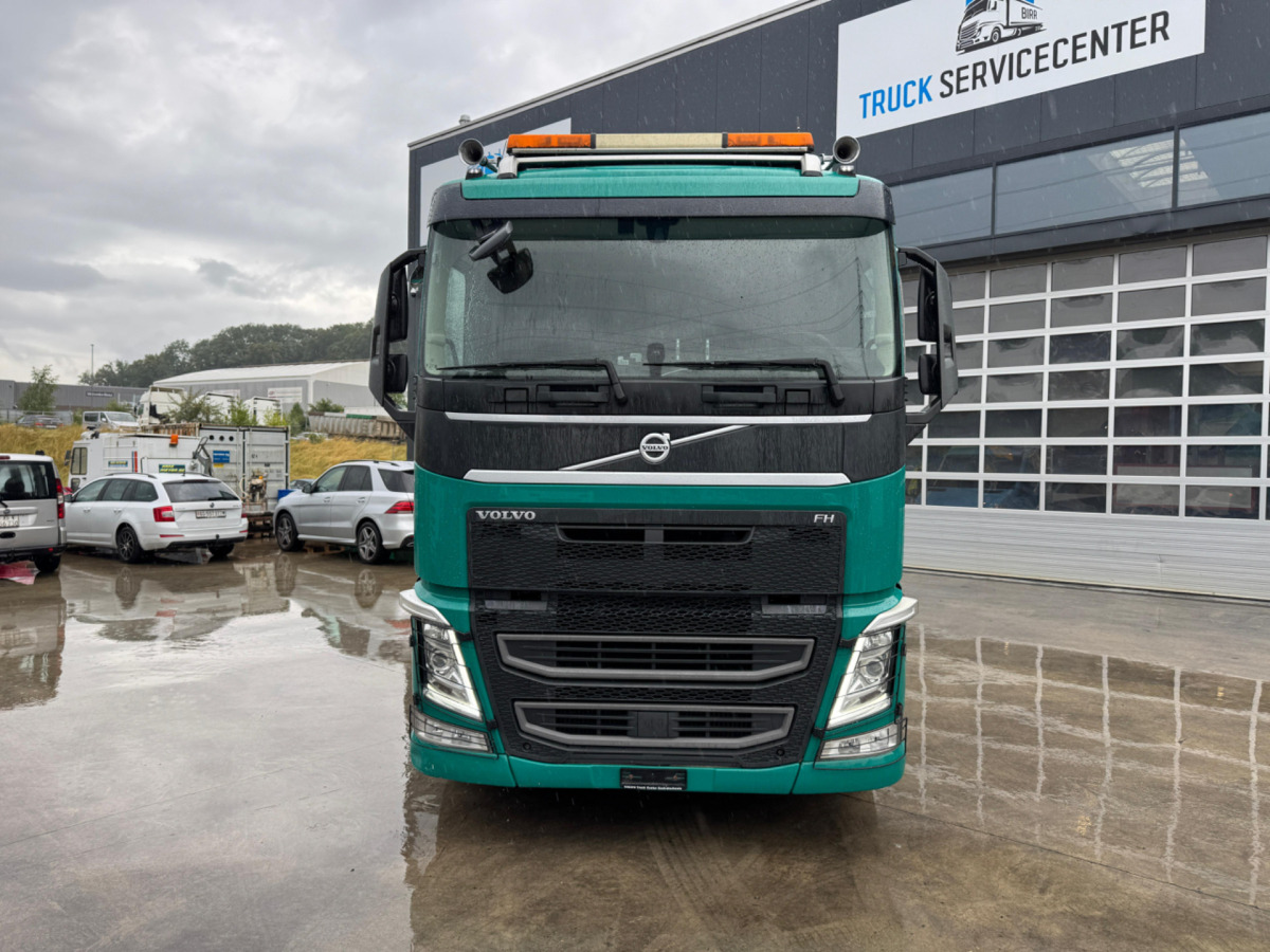 VOLVO FH-540 6x2 Tajfun L300Z - Rönkszállító teherautó, Darus autó: 2 kép. VOLVO FH-540 6x2 Tajfun L300Z - Rönkszállító teherautó, Darus autó: 2 kép.