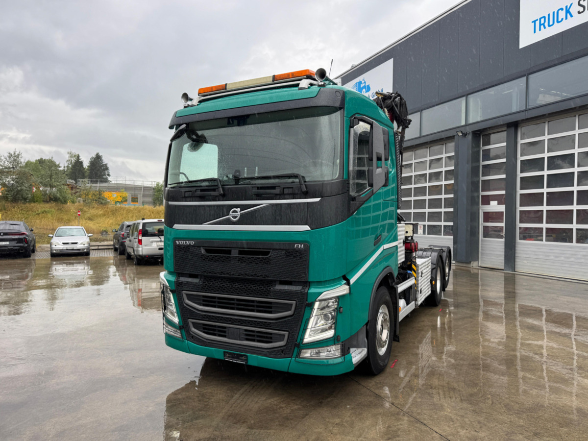 VOLVO FH-540 6x2 Tajfun L300Z - Rönkszállító teherautó, Darus autó: 1 kép. VOLVO FH-540 6x2 Tajfun L300Z - Rönkszállító teherautó, Darus autó: 1 kép.