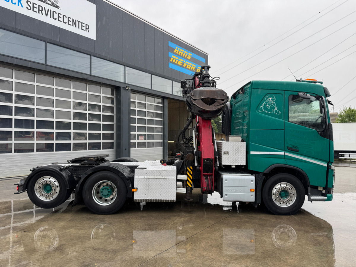 VOLVO FH-540 6x2 Tajfun L300Z - Rönkszállító teherautó, Darus autó: 4 kép. VOLVO FH-540 6x2 Tajfun L300Z - Rönkszállító teherautó, Darus autó: 4 kép.