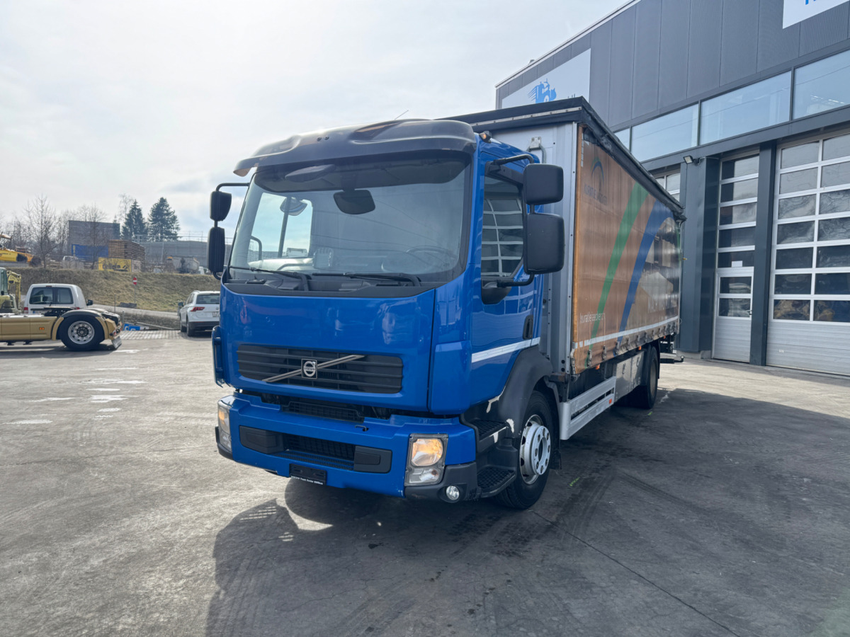 VOLVO FLL-290 - Ponyvás teherautó: 1 kép. VOLVO FLL-290 - Ponyvás teherautó: 1 kép.