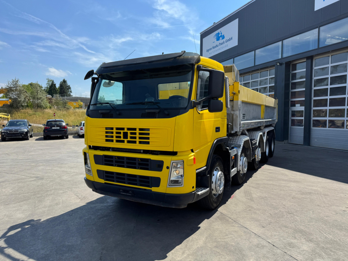 VOLVO FM-480 10x4 Kipper - Billenőplatós teherautó: 2 kép. VOLVO FM-480 10x4 Kipper - Billenőplatós teherautó: 2 kép.