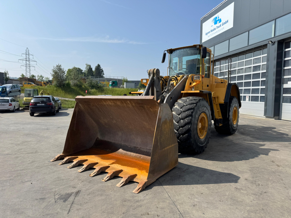 VOLVO L150E - Gumikerekes homlokrakodó: 1 kép. VOLVO L150E - Gumikerekes homlokrakodó: 1 kép.