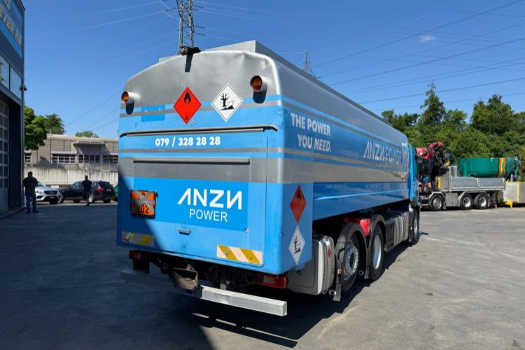 Volvo FM-500 6x2 Tankwagen - Tartályos teherautó: 4 kép. Volvo FM-500 6x2 Tankwagen - Tartályos teherautó: 4 kép.