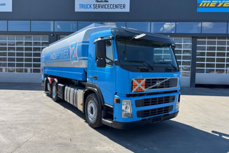 Volvo FM-500 6x2 Tankwagen - Tartályos teherautó: 2 kép. Volvo FM-500 6x2 Tankwagen - Tartályos teherautó: 2 kép.