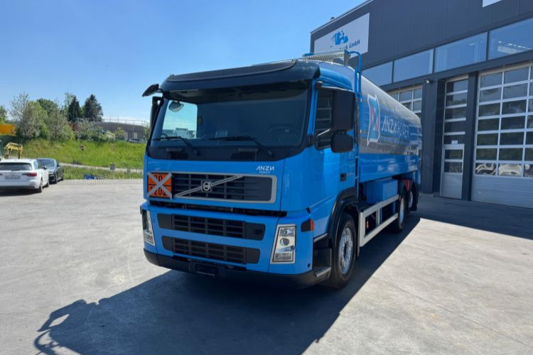 Volvo FM-500 6x2 Tankwagen - Tartályos teherautó: 1 kép. Volvo FM-500 6x2 Tankwagen - Tartályos teherautó: 1 kép.