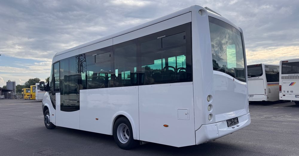 Irisbus Cytios 4/ miejski niskowejściowy/ Klimatyzacja /Cena:83000 zł netto - Helyközi busz: 3 kép. Irisbus Cytios 4/ miejski niskowejściowy/ Klimatyzacja /Cena:83000 zł netto - Helyközi busz: 3 kép.
