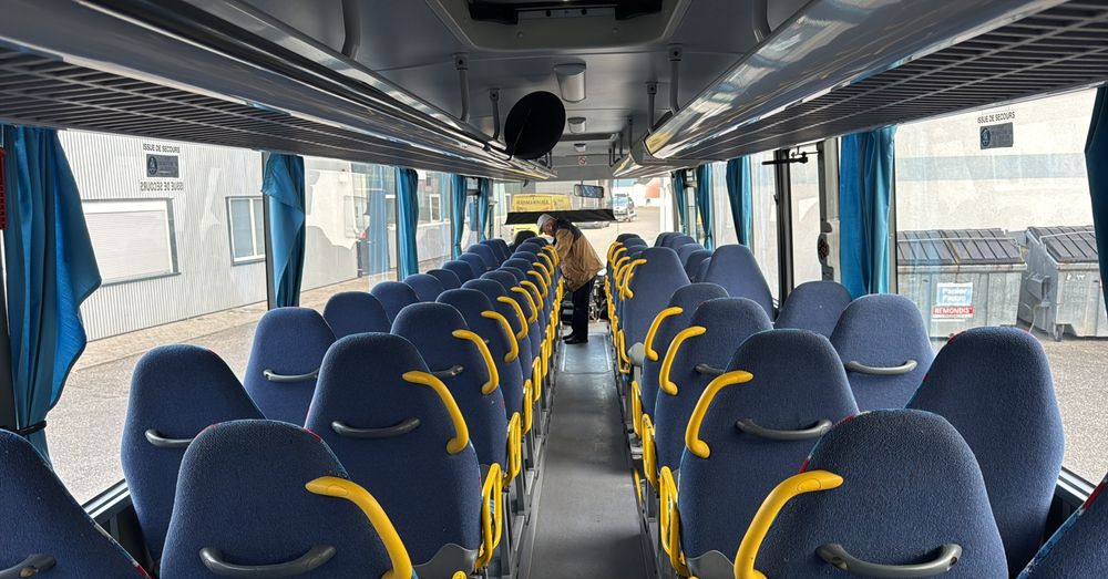 Helyközi busz Mercedes-Benz Intouro / Euro 4/ Manual / 59 miejsc / mały przebieg / Cena: 87000 zł netto: 9 kép.