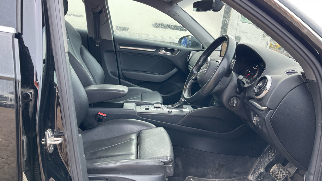 AUDI A3 2.0 35 TDI SPORT - Hatchback: 5 kép. AUDI A3 2.0 35 TDI SPORT - Hatchback: 5 kép.