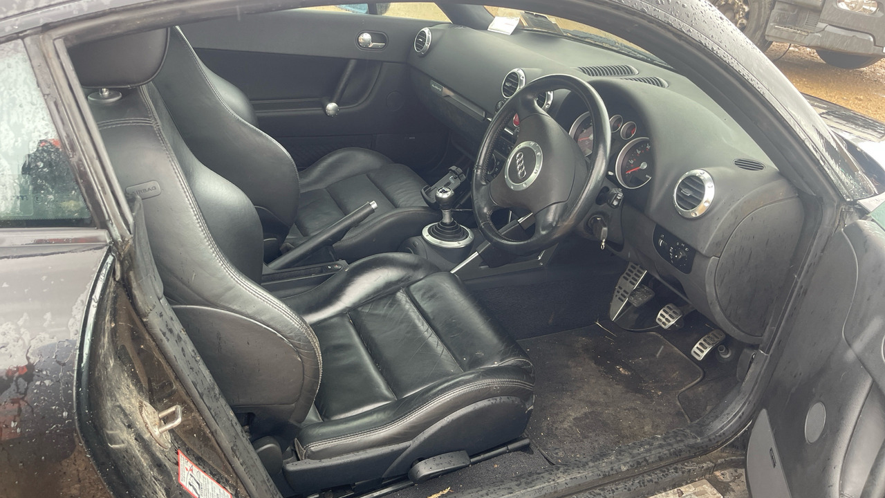 AUDI TT - Autó: 5 kép. AUDI TT - Autó: 5 kép.