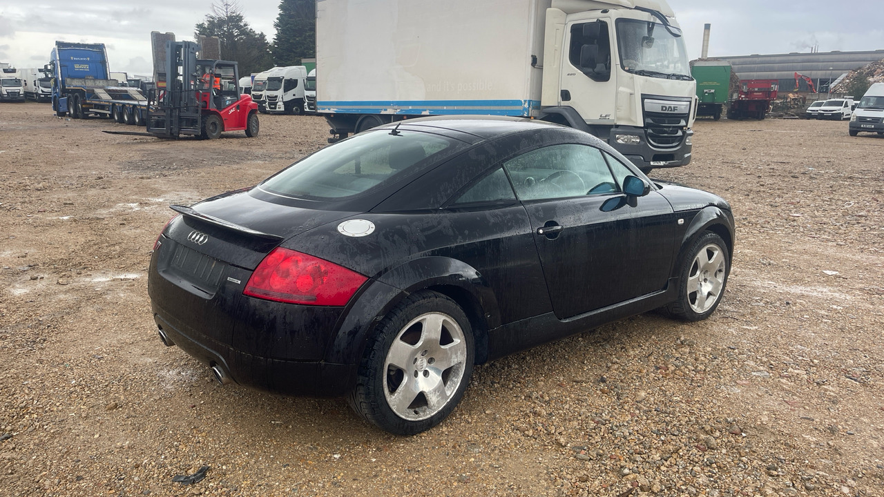 AUDI TT - Autó: 4 kép. AUDI TT - Autó: 4 kép.