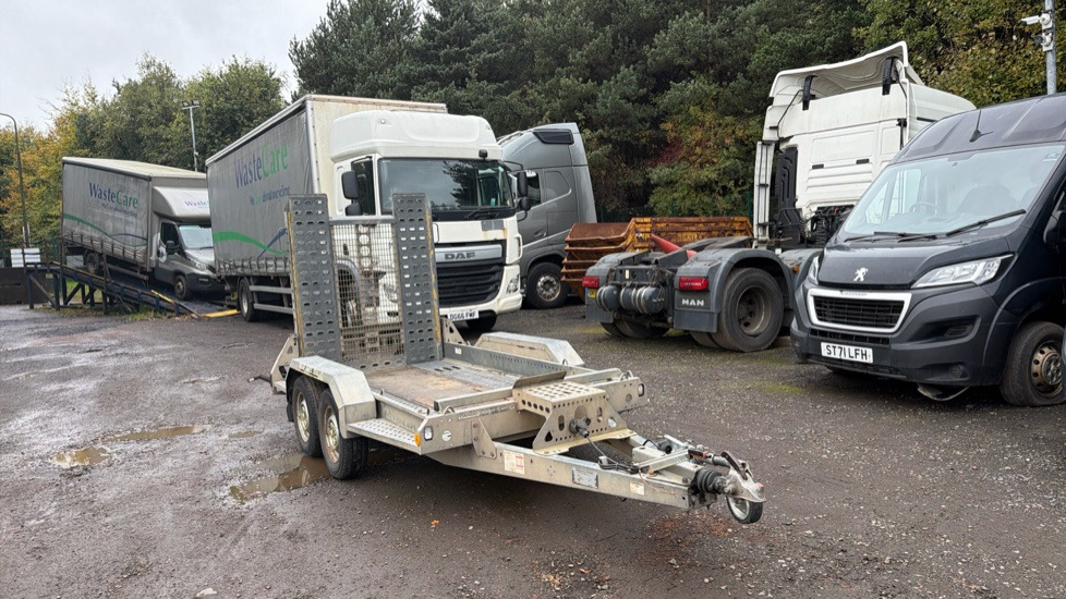 Brian James Cargo Digger T-02-T - Gépszállító utánfutó: 2 kép. Brian James Cargo Digger T-02-T - Gépszállító utánfutó: 2 kép.