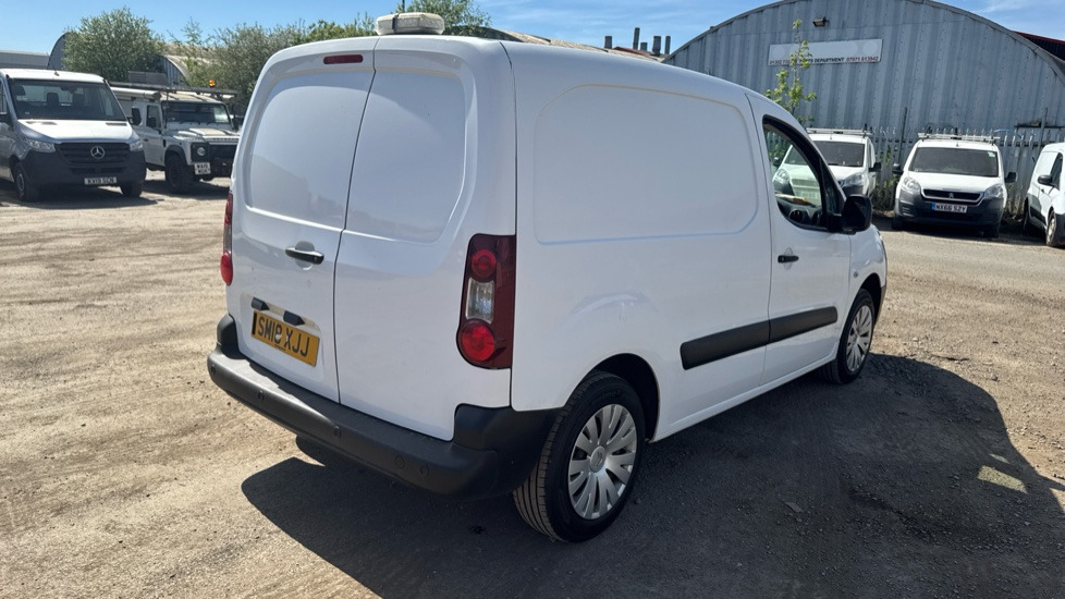 CITROEN BERLINGO 625 1.6 BLUEHDI ENTERPRISE 75PS - Furgon: 4 kép. CITROEN BERLINGO 625 1.6 BLUEHDI ENTERPRISE 75PS - Furgon: 4 kép.