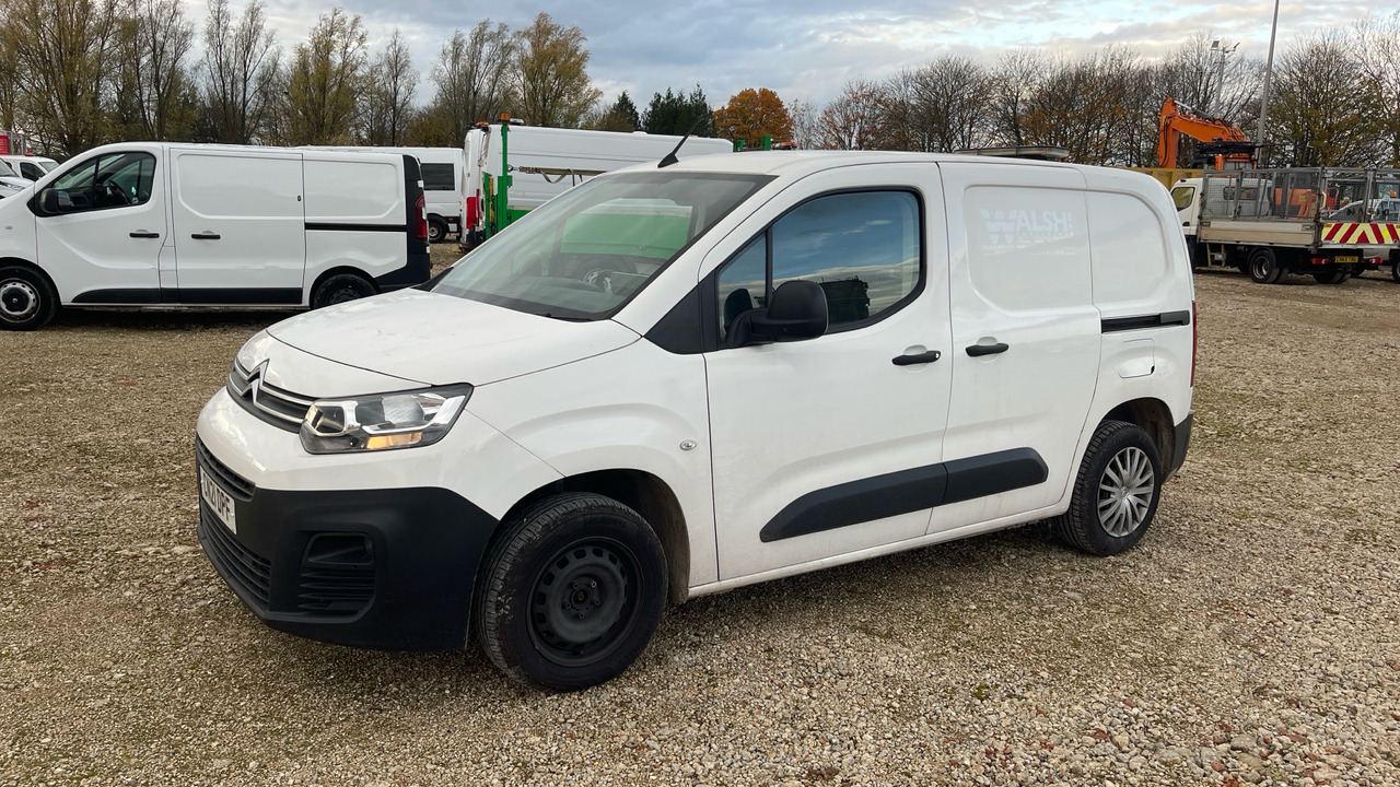 CITROEN BERLINGO ENTERPRISE 650 1.5 BLUEHDI 75PS - Kis furgon: 2 kép. CITROEN BERLINGO ENTERPRISE 650 1.5 BLUEHDI 75PS - Kis furgon: 2 kép.