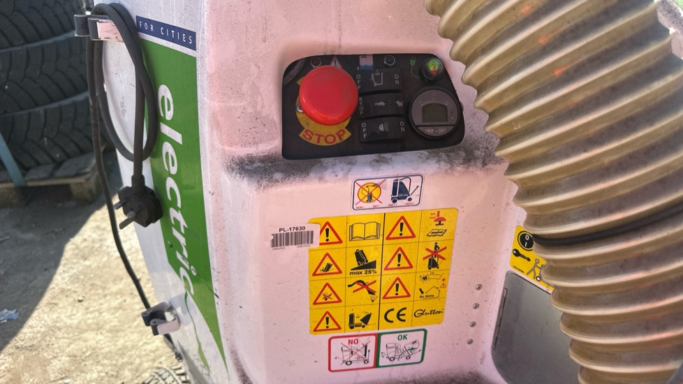 COLLECT 2411 WALK ALONG VAC, ELECTRIC, YEAR 2018 S/N: 193068433960 - Ipari porszívó: 4 kép. COLLECT 2411 WALK ALONG VAC, ELECTRIC, YEAR 2018 S/N: 193068433960 - Ipari porszívó: 4 kép.