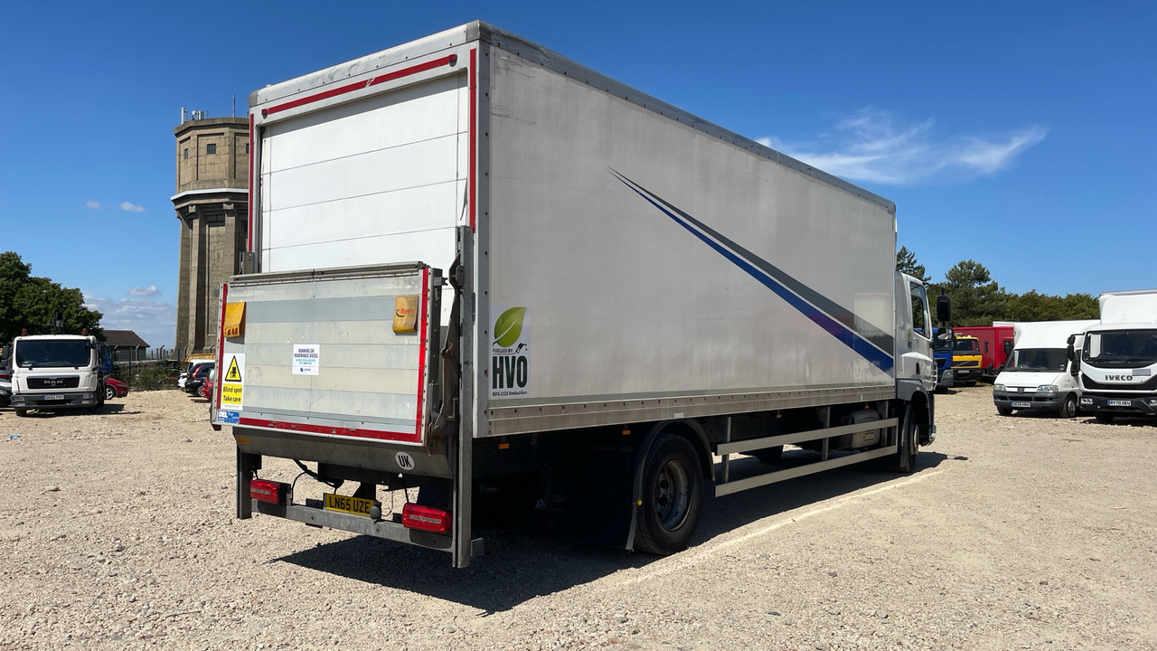 DAF CF 220 - Dobozos felépítményű teherautó: 4 kép. DAF CF 220 - Dobozos felépítményű teherautó: 4 kép.