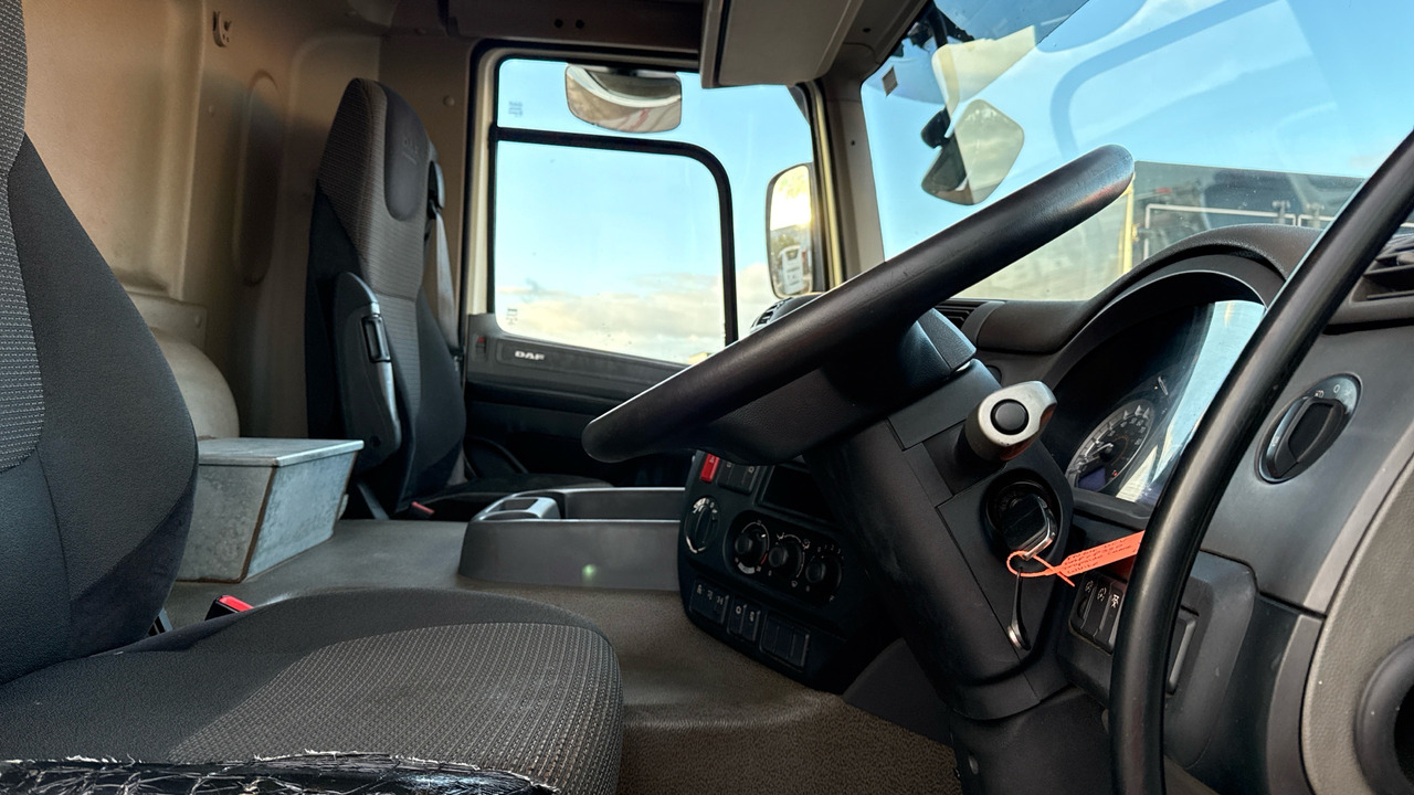 DAF CF 330 - Platós teherautó, Darus autó: 5 kép. DAF CF 330 - Platós teherautó, Darus autó: 5 kép.