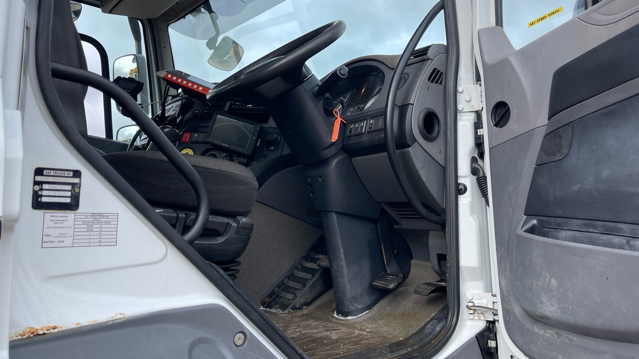 DAF CF 370 - Billenőplatós teherautó: 5 kép. DAF CF 370 - Billenőplatós teherautó: 5 kép.