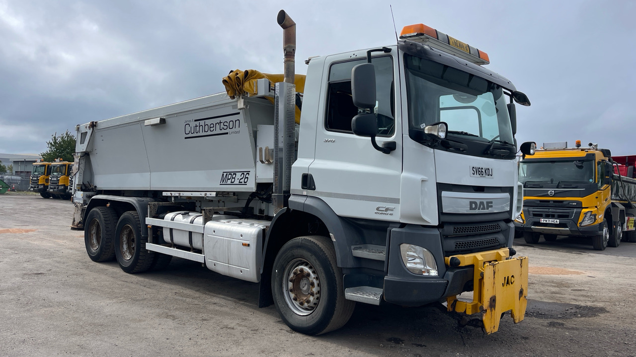 DAF CF 370 - Billenőplatós teherautó: 1 kép. DAF CF 370 - Billenőplatós teherautó: 1 kép.