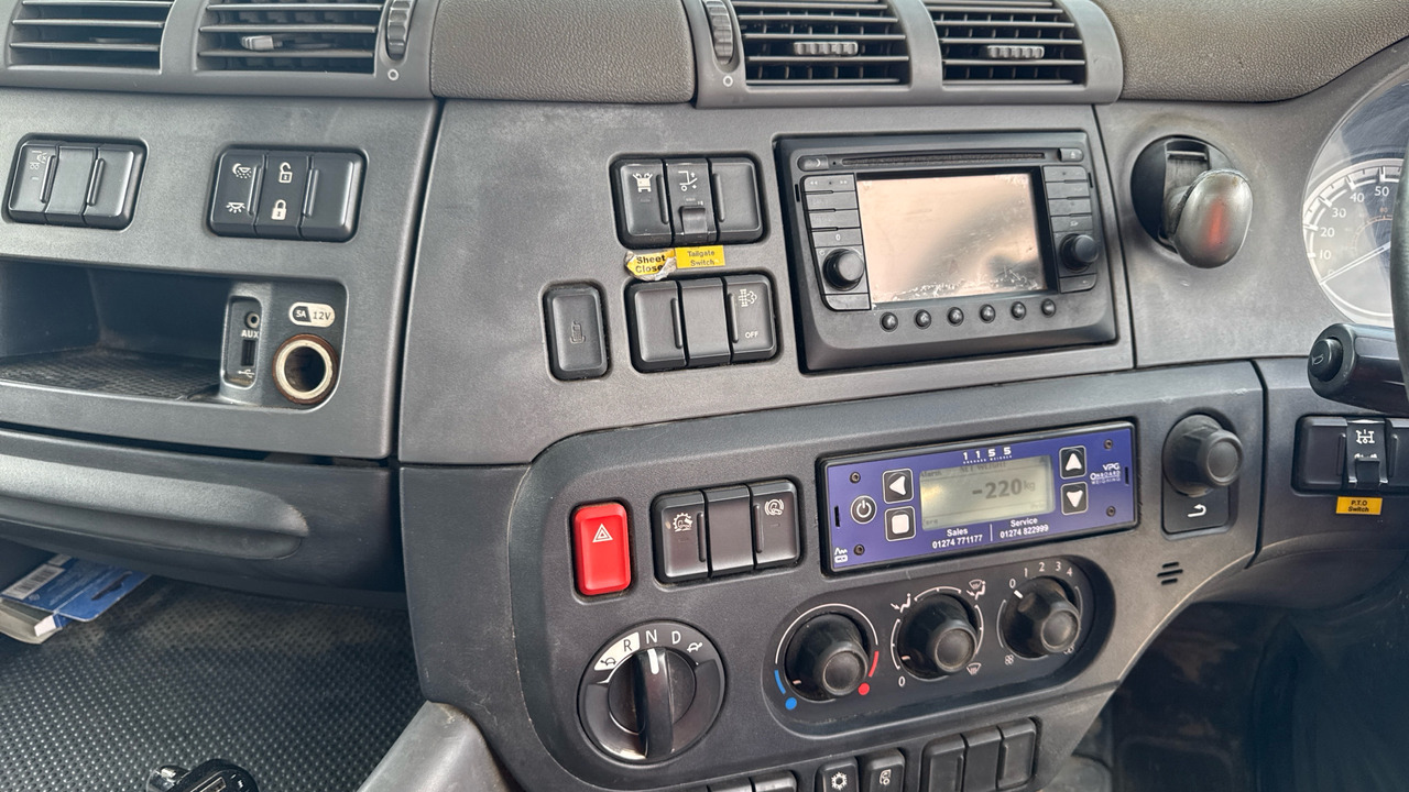 Billenőplatós teherautó DAF CF 400: 7 kép.