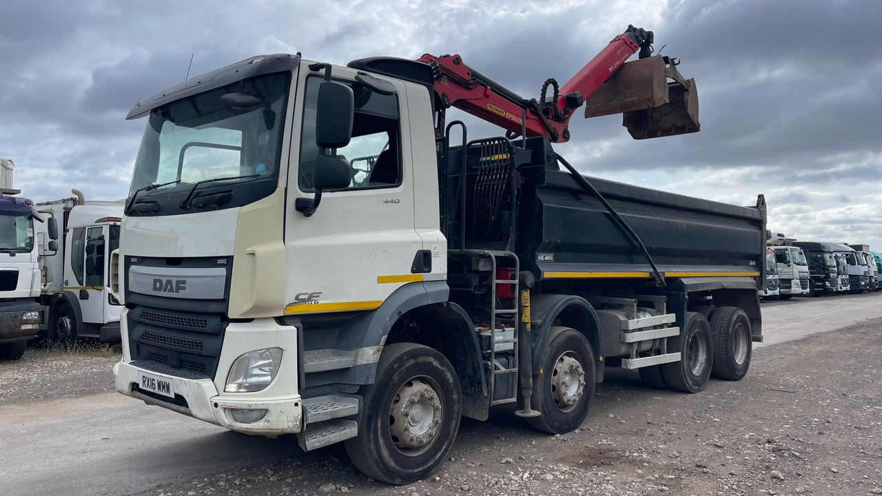DAF CF 440 - Billenőplatós teherautó, Darus autó: 2 kép. DAF CF 440 - Billenőplatós teherautó, Darus autó: 2 kép.