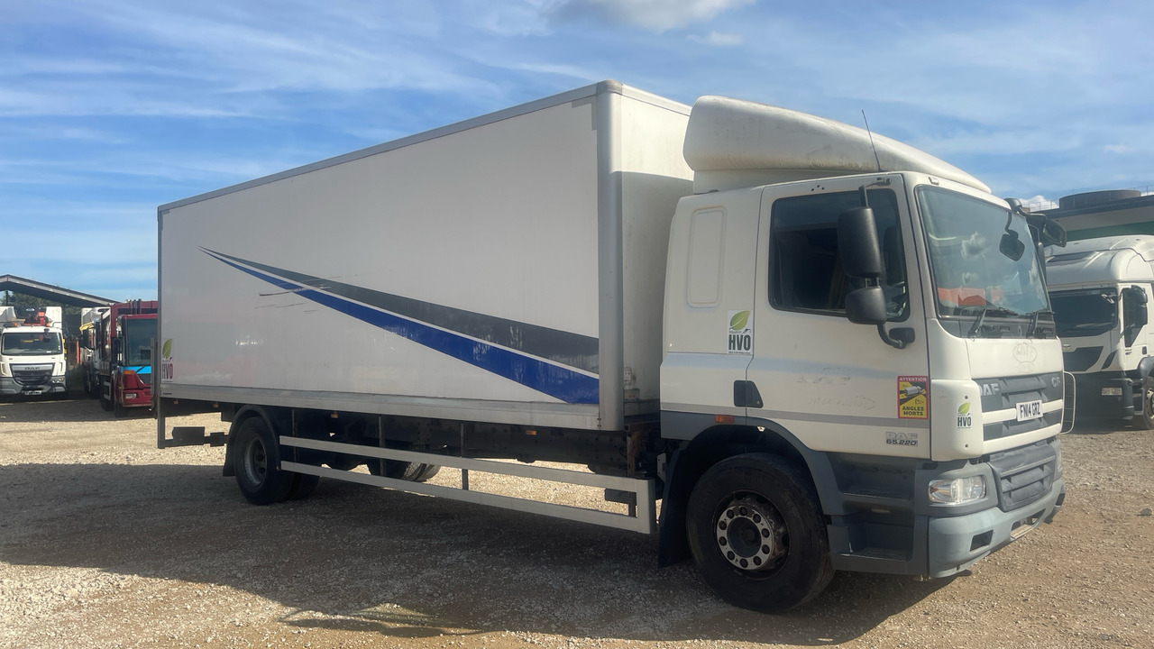 DAF CF 65.220 - Dobozos felépítményű teherautó: 1 kép. DAF CF 65.220 - Dobozos felépítményű teherautó: 1 kép.
