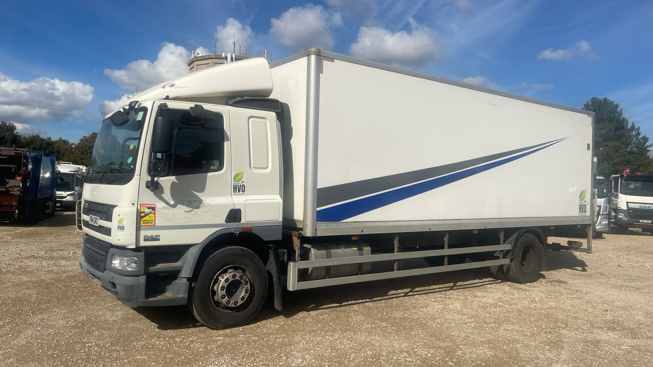 DAF CF 65.220 - Dobozos felépítményű teherautó: 2 kép. DAF CF 65.220 - Dobozos felépítményű teherautó: 2 kép.