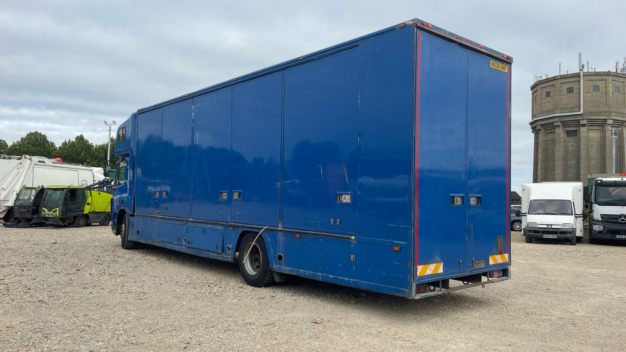 DAF CF 65.250 - Dobozos felépítményű teherautó: 3 kép. DAF CF 65.250 - Dobozos felépítményű teherautó: 3 kép.