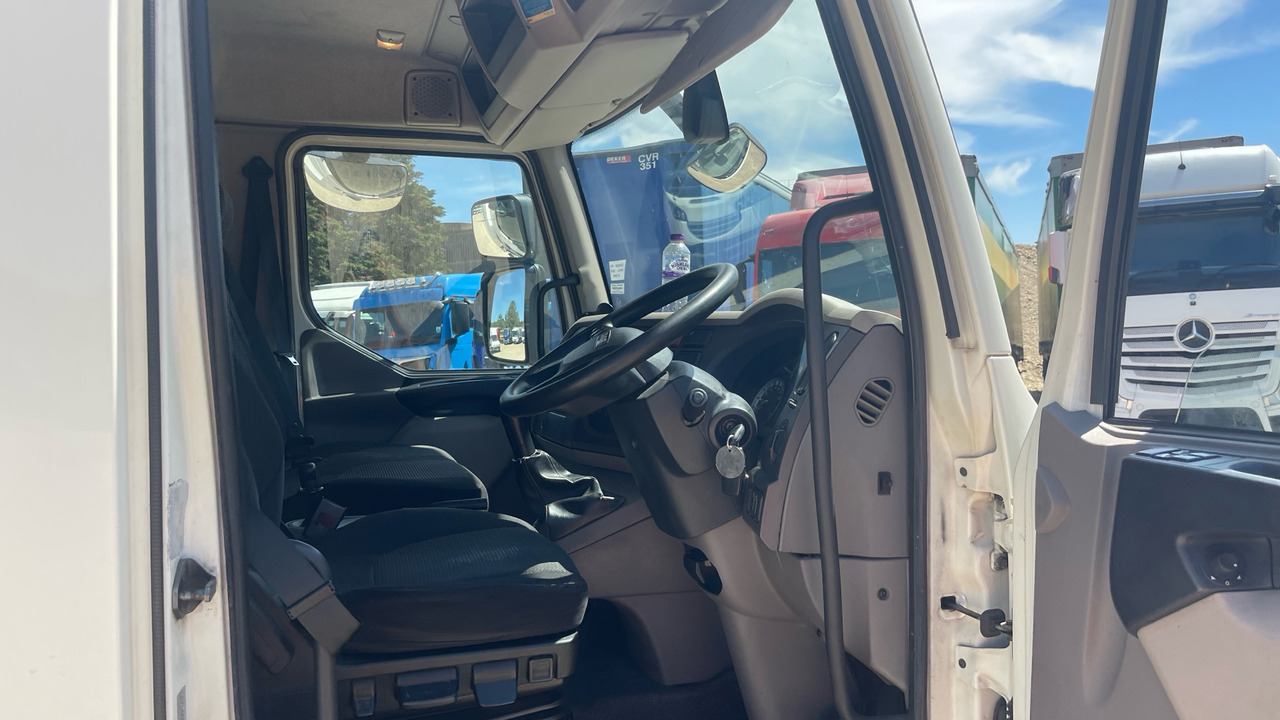 DAF LF 150 - Dobozos felépítményű teherautó: 5 kép. DAF LF 150 - Dobozos felépítményű teherautó: 5 kép.