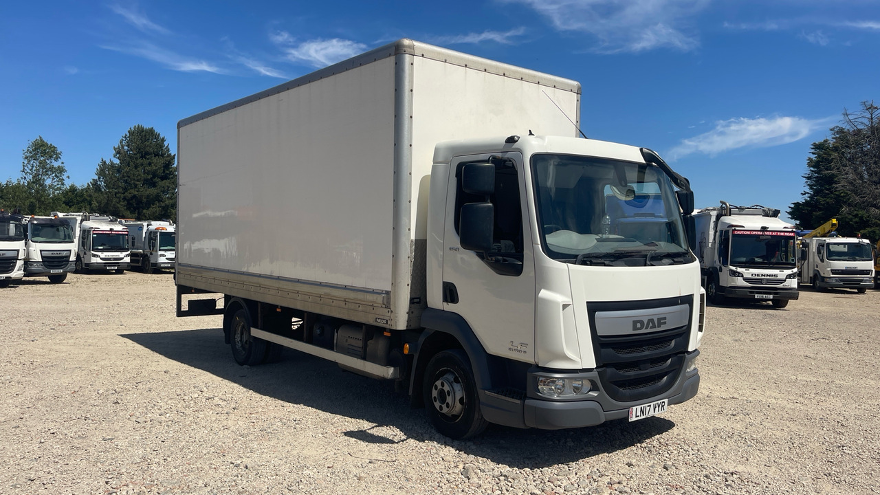 DAF LF 150 - Dobozos felépítményű teherautó: 1 kép. DAF LF 150 - Dobozos felépítményű teherautó: 1 kép.