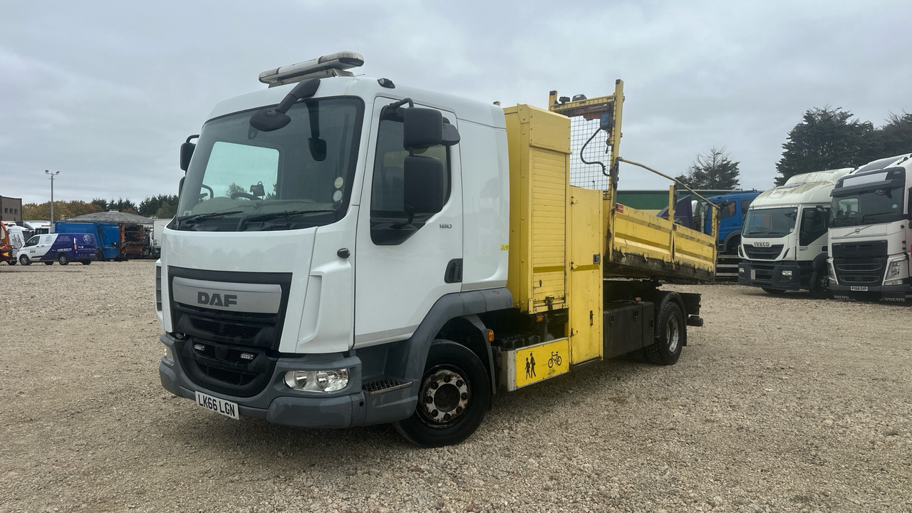DAF LF 180 - Platós teherautó: 2 kép. DAF LF 180 - Platós teherautó: 2 kép.